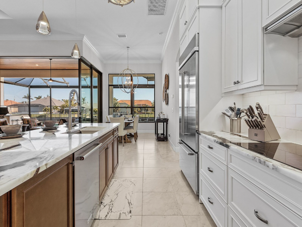 Luxurious Waterfront Retreat - 4 Bedroom Vacation Rental in Cape Coral